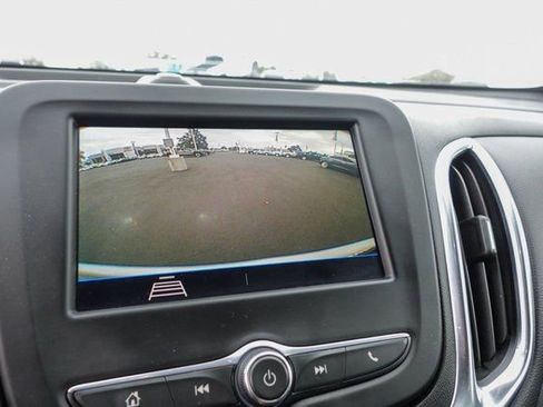 Used 2021 Chevrolet Equinox LT image 18