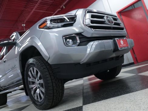 Used 2021 Toyota Tacoma Limited image 33
