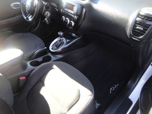 Used 2015 Kia Soul FWD image 12
