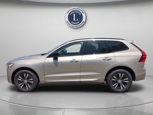 Certified 2025 Volvo XC60 B5 Core AWD/4WD image 2