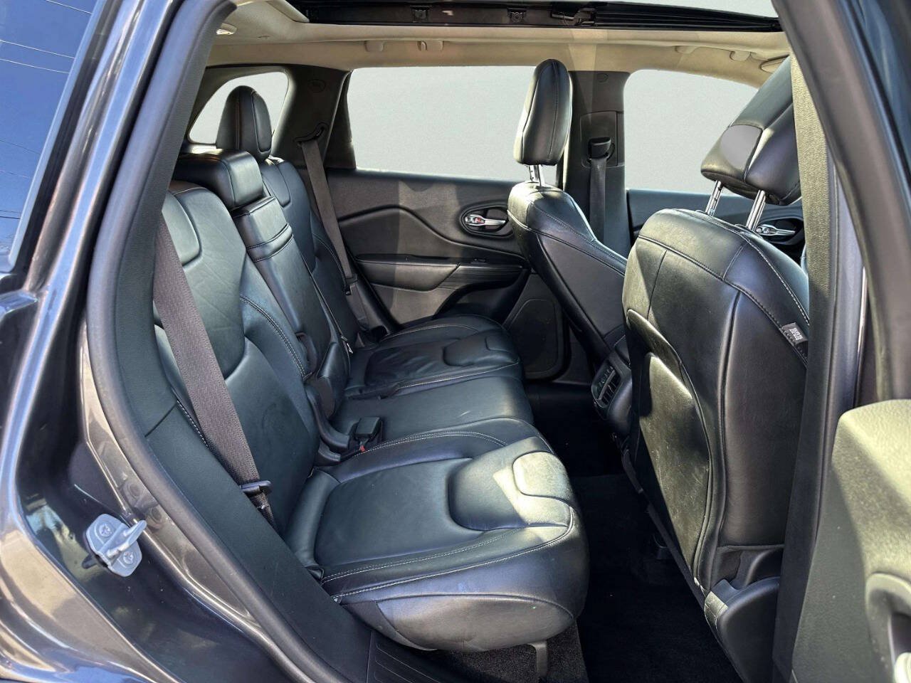 Used 2015 Jeep Cherokee Limited AWD/4WD image 19