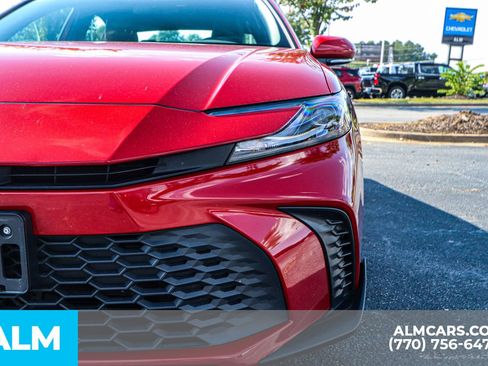 Used 2025 Toyota Camry SE image 19