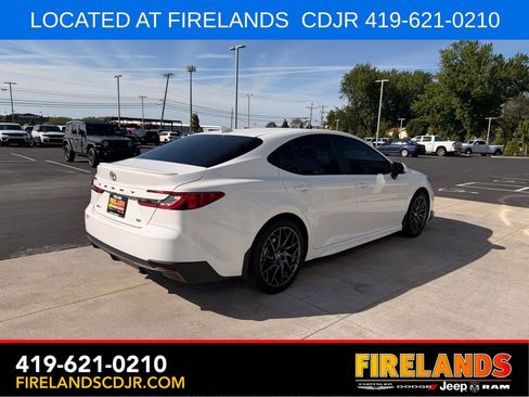 Used 2025 Toyota Camry SE FWD image 12