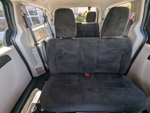 Used 2018 Dodge Grand Caravan SE w/ UConnect Hands-Free Group FWD image 19