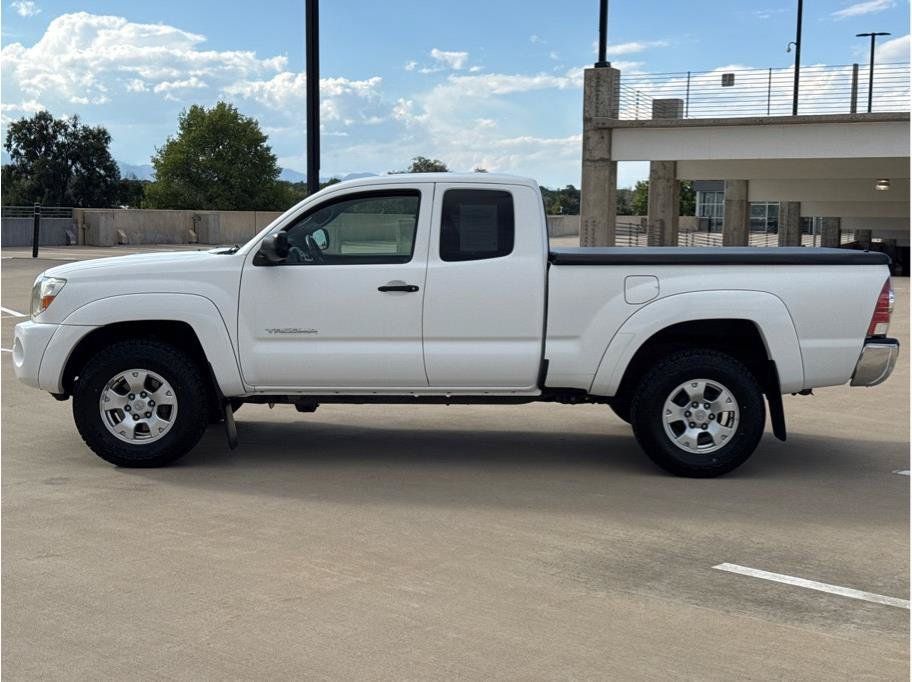 Used 2011 Toyota Tacoma 4x4 Access Cab w/ SR5 Pkg #2 image 4