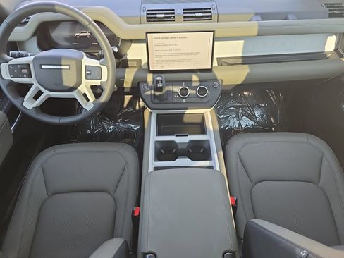 Used 2025 Land Rover Defender 110 S image 9