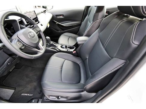 Used 2025 Toyota Corolla XLE image 11