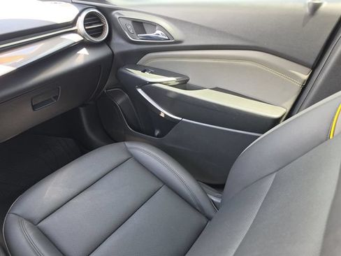 Used 2025 Chevrolet Trax ACTIV FWD image 26