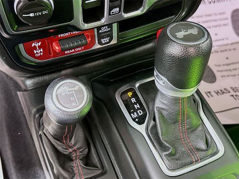 Used 2021 Jeep Wrangler Unlimited Rubicon w/ Uconnect 4C Nav & Sound Group AWD/4WD image 15
