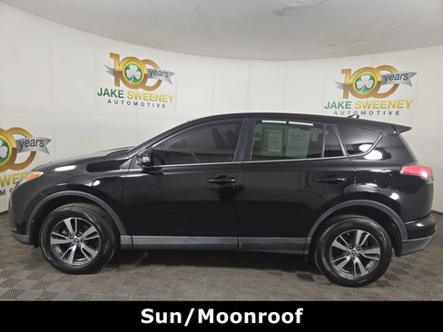 Used 2018 Toyota RAV4 XLE AWD/4WD image 4