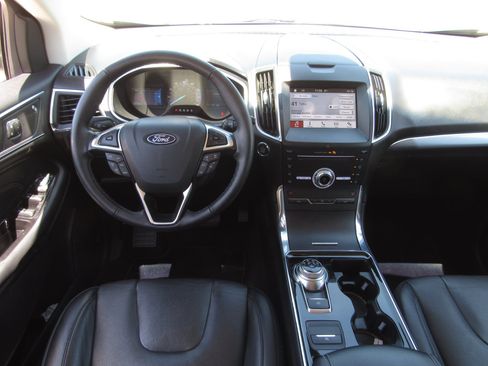 Used 2019 Ford Edge Titanium FWD image 17