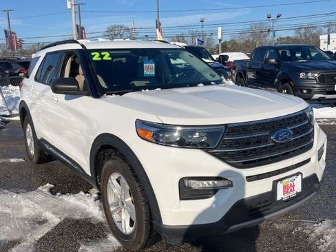 Used 2022 Ford Explorer XLT w/ Equipment Group 202A image 2