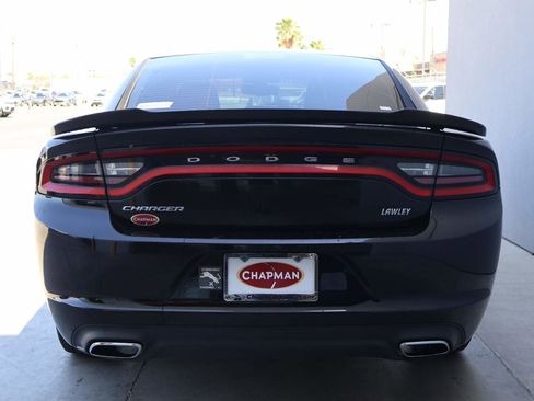 Used 2017 Dodge Charger SE image 4