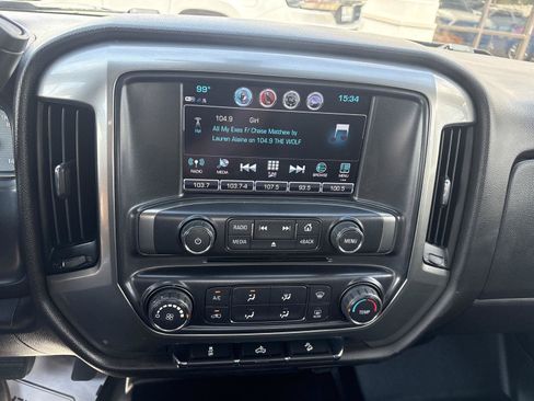 Used 2018 Chevrolet Silverado 1500 LT w/ LT Convenience Package AWD/4WD image 18