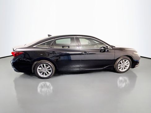 Used 2019 Toyota Avalon XLE w/ Moonroof Package image 11