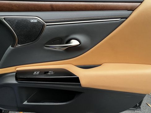 Certified 2024 Lexus ES 300h Ultra Luxury image 43