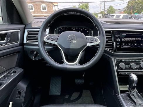 Used 2023 Volkswagen Atlas SE w/ Panoramic Sunroof Package AWD/4WD image 13
