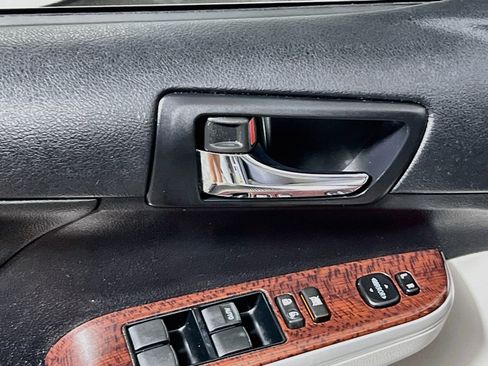 Used 2014 Toyota Camry XLE FWD image 16