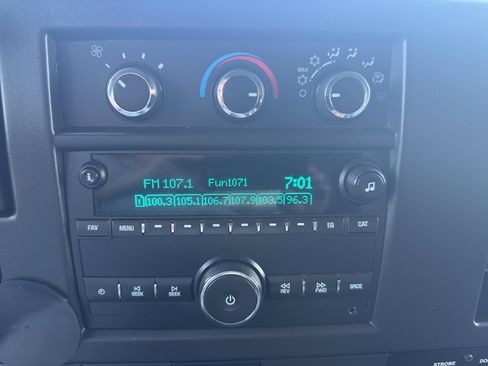 Used 2015 Chevrolet Express 2500 RWD image 20