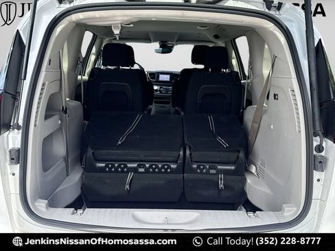 Used 2023 Chrysler Voyager LX FWD image 21