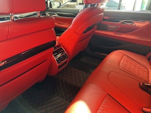 Used 2022 BMW 750i xDrive w/ Executive Package image 11