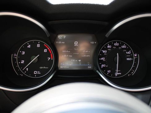Used 2020 Alfa Romeo Stelvio Ti w/ Active Blind Spot Package AWD/4WD image 44