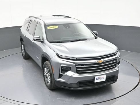 Used 2025 Chevrolet Traverse LT w/ Driver Confidence Package FWD image 61