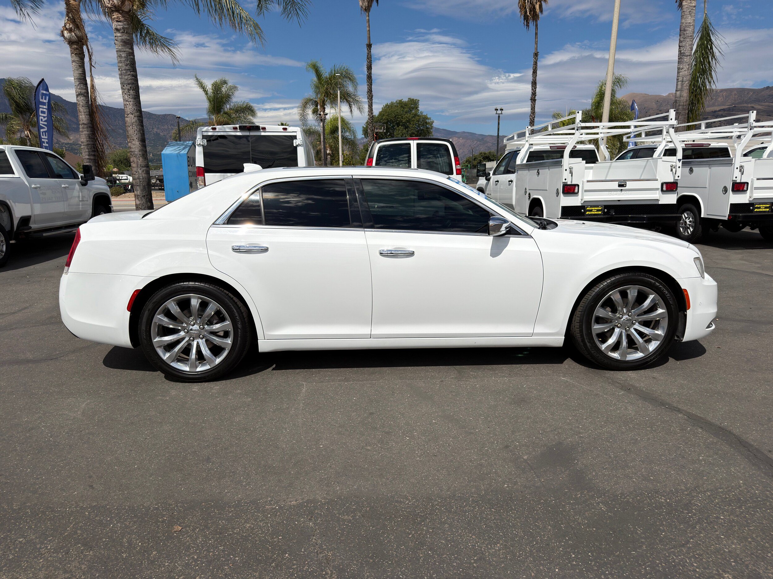 Used 2015 Chrysler 300 C w/ Harman/Kardon Audio Group RWD image 9