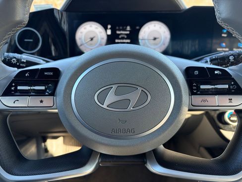 Used 2025 Hyundai Elantra SEL image 25