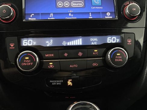Used 2019 Nissan Rogue SV AWD/4WD image 19