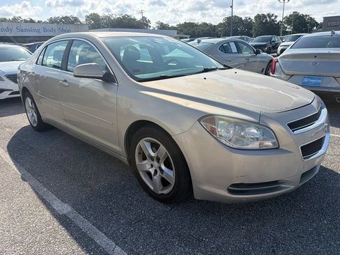 Used 2010 Chevrolet Malibu LT FWD image 3