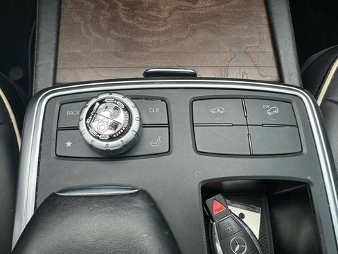 Used 2015 Mercedes-Benz GL 450 4MATIC image 32