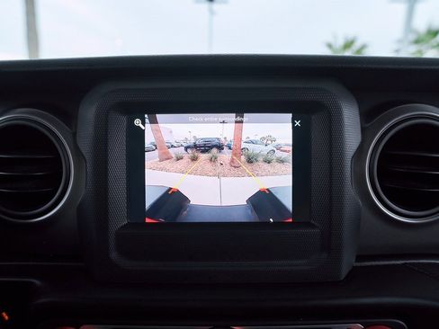 Used 2021 Jeep Gladiator Sport image 52