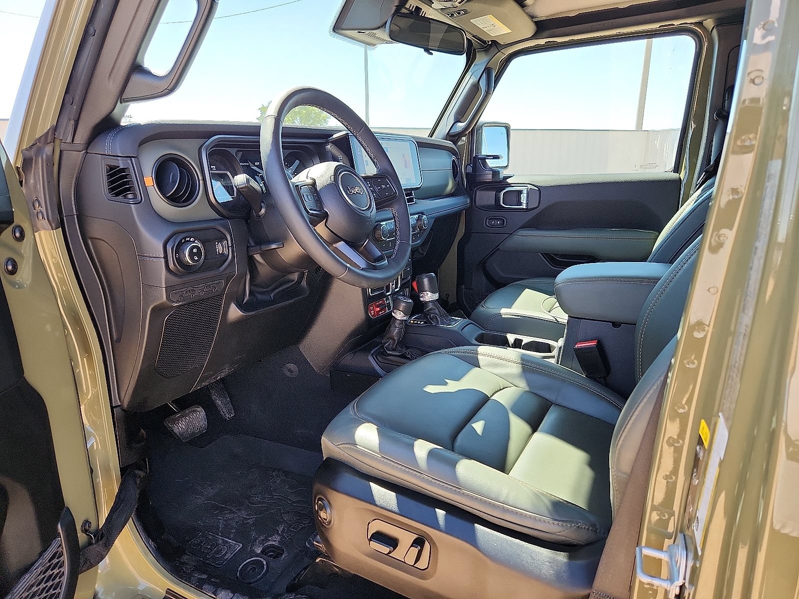 Used 2025 Jeep Gladiator Mojave w/ Safety Group AWD/4WD image 11