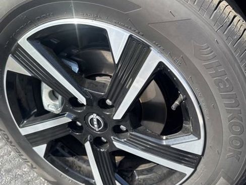 Used 2025 Nissan Sentra SV w/ Trunk Package image 12