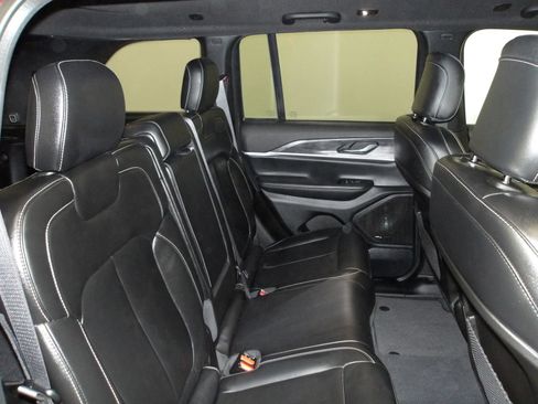 Used 2024 Jeep Grand Cherokee Limited AWD/4WD image 18