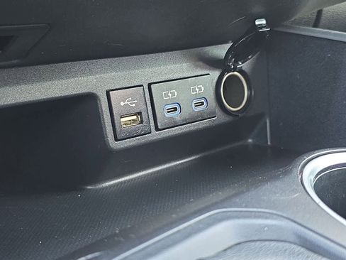 Used 2022 Toyota Highlander XLE FWD image 25