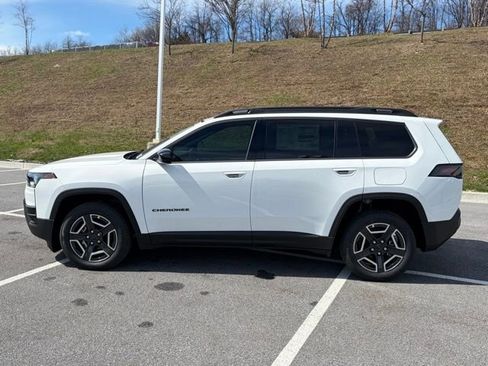 New 2026 Jeep Cherokee Laredo image 4