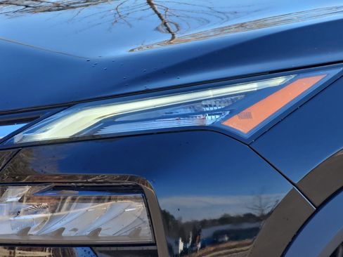 Used 2024 Nissan Rogue SL image 23