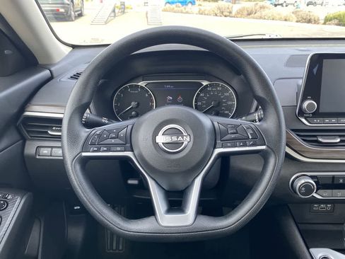 Used 2024 Nissan Altima 2.5 SV image 14