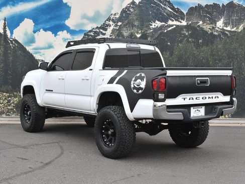 Used 2019 Toyota Tacoma SR5 AWD/4WD image 9