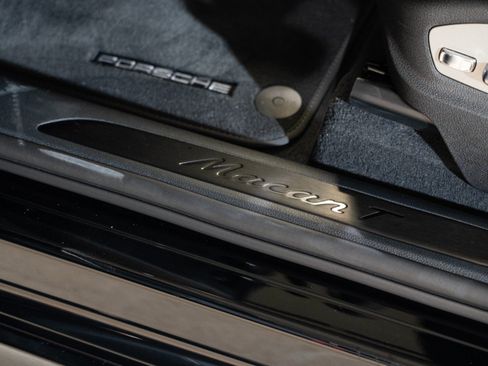 Certified 2025 Porsche Macan Turbo AWD/4WD image 12