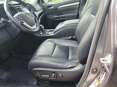 Used 2017 Toyota Highlander XLE w/ Protection Package #3 AWD/4WD image 28
