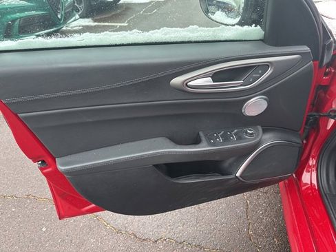 Used 2023 Alfa Romeo Giulia Veloce image 8