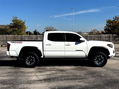 Used 2023 Toyota Tacoma TRD Off-Road image 9