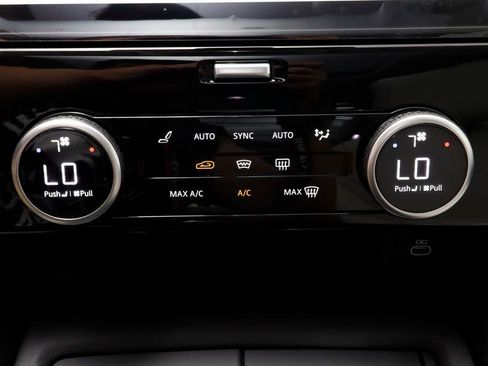 New 2025 Land Rover Discovery S AWD/4WD image 13