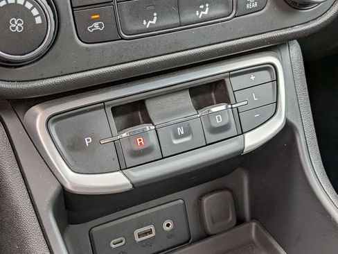 Used 2024 GMC Terrain SLE FWD image 15
