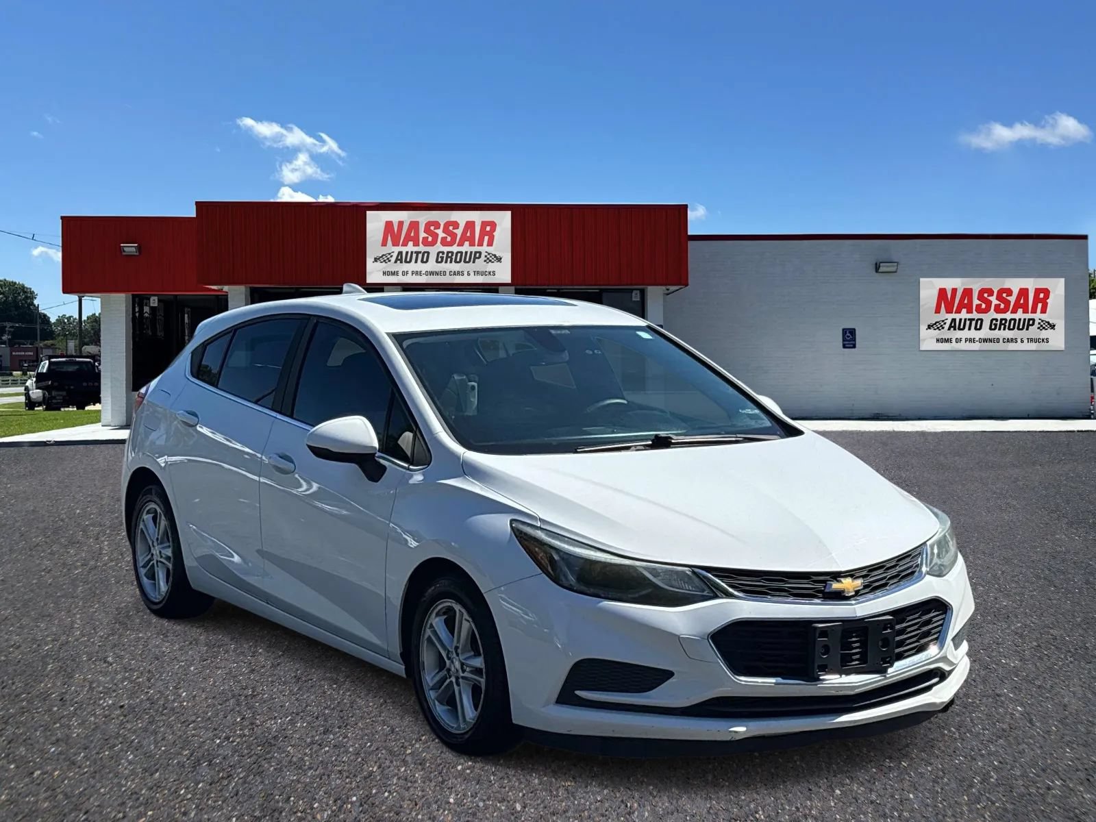 Used 2017 Chevrolet Cruze LT w/ Sun And Sound Package FWD image 3