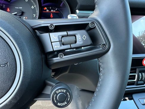 Used 2026 Porsche Macan image 16