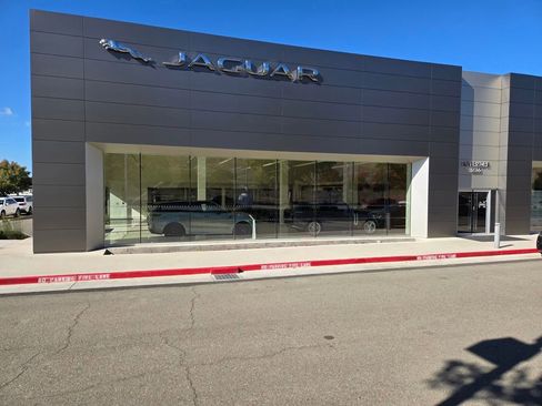 Used 2023 Porsche Taycan w/ Premium Package image 29